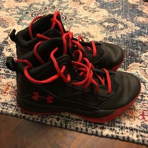 Boys Under Armour Size 3.5y High Tops